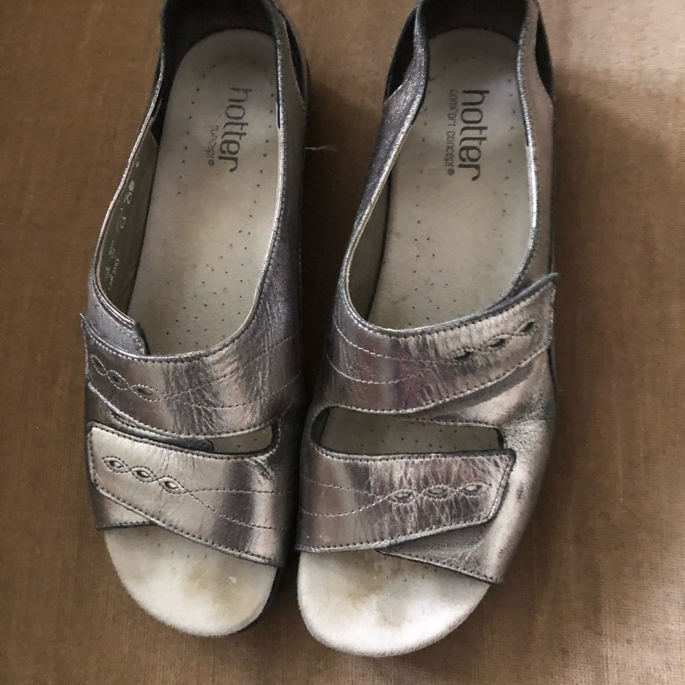 🌴Hotter Silver Leather Sandals - 565 $40 or $35 w/offer